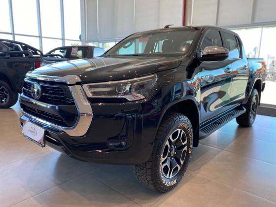 TOYOTA HILUX 2.8 D-4D TURBO DIESEL CD SRX 4X4 AUTOMÁTICO TOYOTA HILUX 2.8 D-4D TURBO DIESEL CD SRX 4X4 AUTOMÁTICO